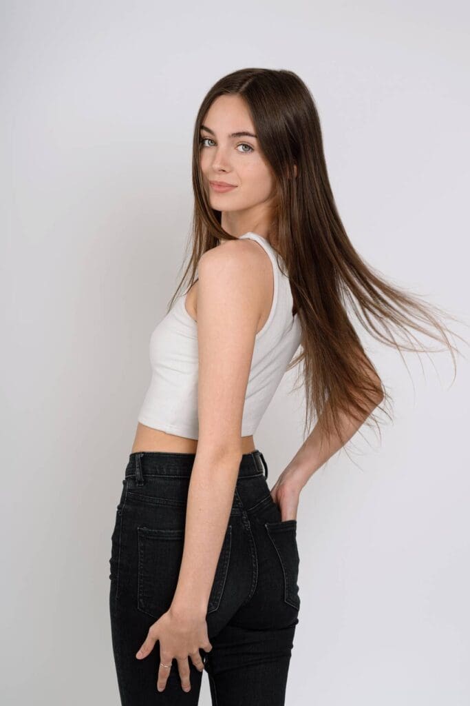 Full-body shot in jeans and a black top, highlighting a relaxed and natural posing style, perfect for lifestyle modeling.
