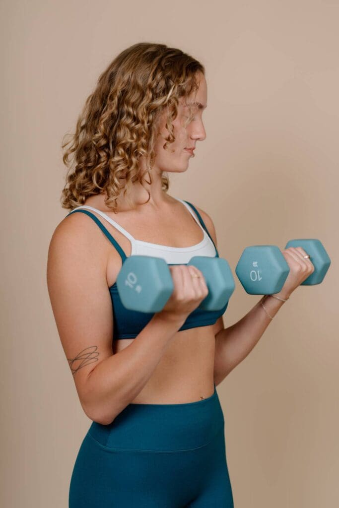 picture of lifestyle coaching holding weights in a photography studio