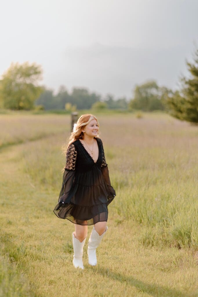 Outfit inspiration for country-themed senior pictures in Wisconsin